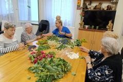 Wicie wianuszków  na Oktawę Bożego Ciała